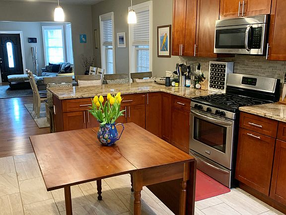 Kitchen with breakfast bar seating