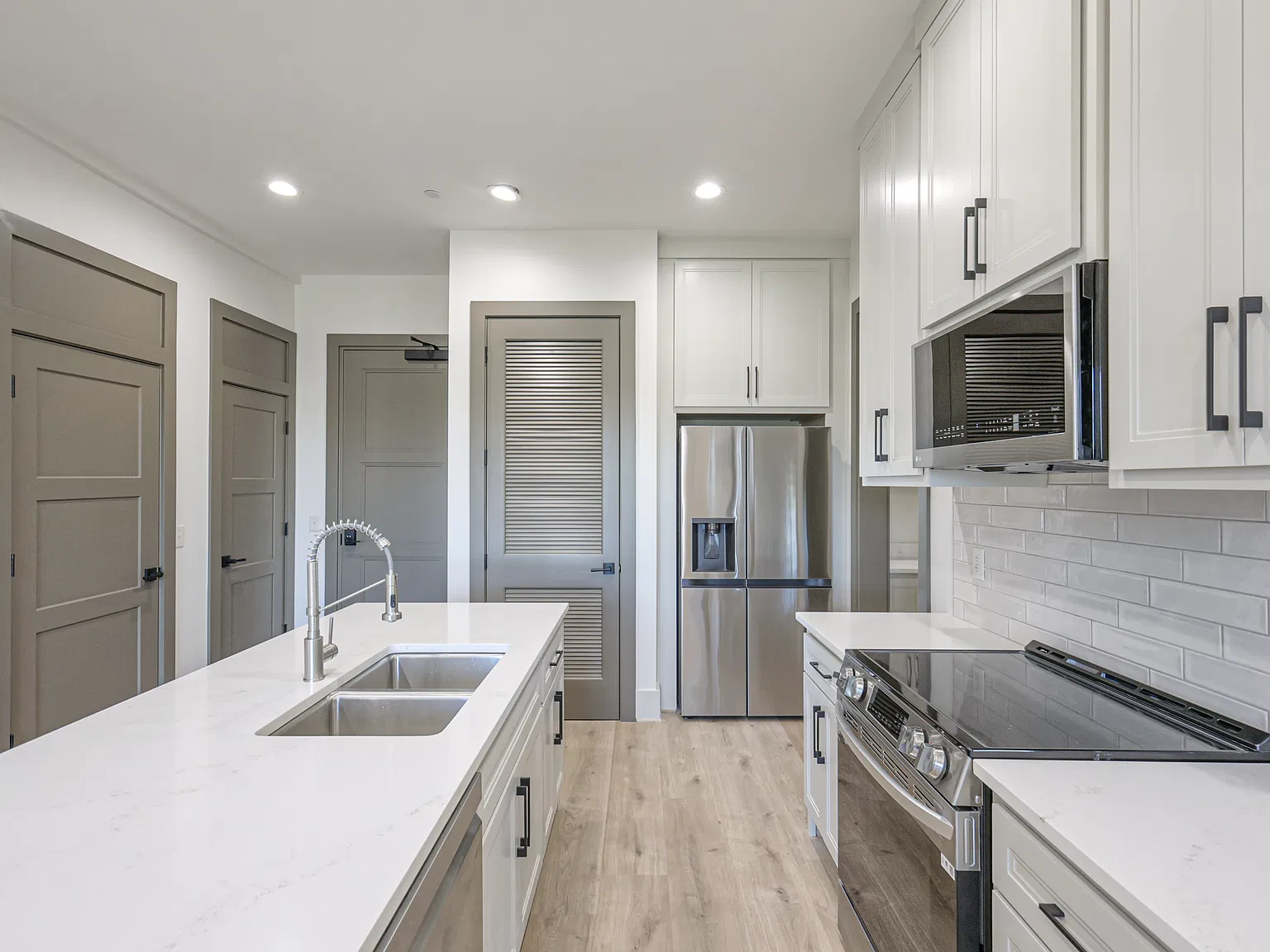 2 bed, 1110 sqft, $2,975 — Photo 2