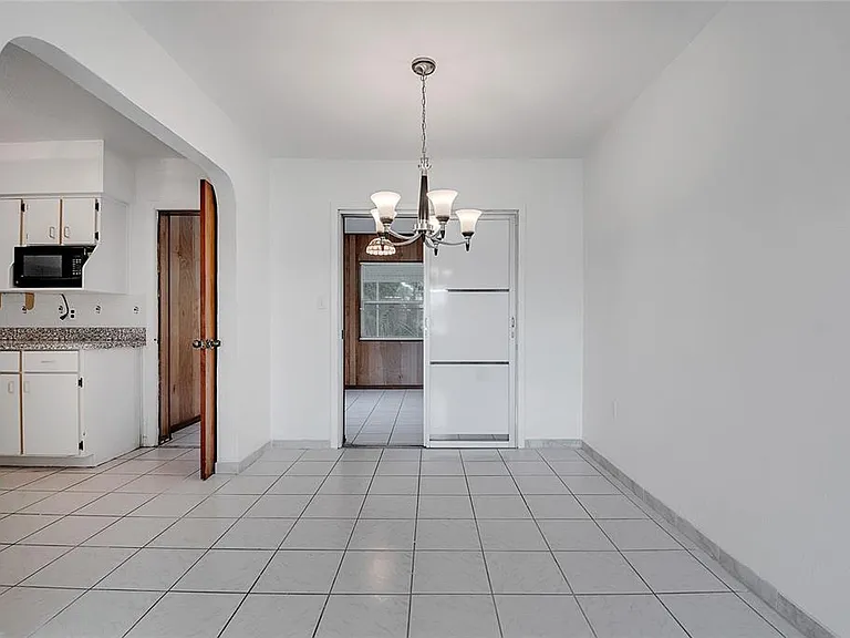 1040 San Luis Dr — Photo 8