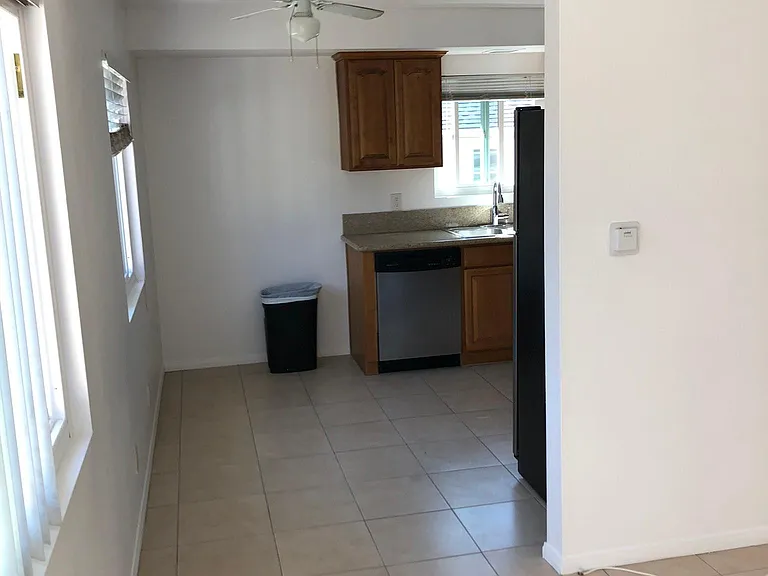 2611 Voorhees Ave #E — Photo 5