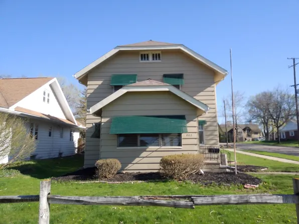 802 Oakridge Dr, Jackson, MI 49203