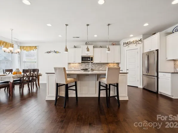 624 Daventry Ct, Clover, SC 29710