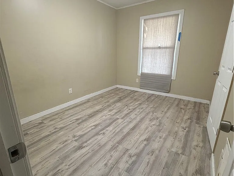 1533 La Salle Ave #LOWER — Photo 5