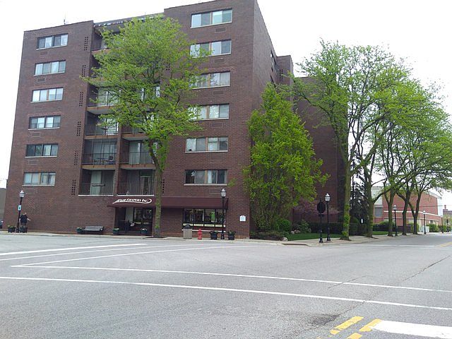 1st image of 11 W Green St APT 703