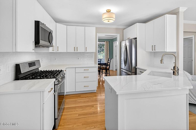 5th image of 8 Donswood Court