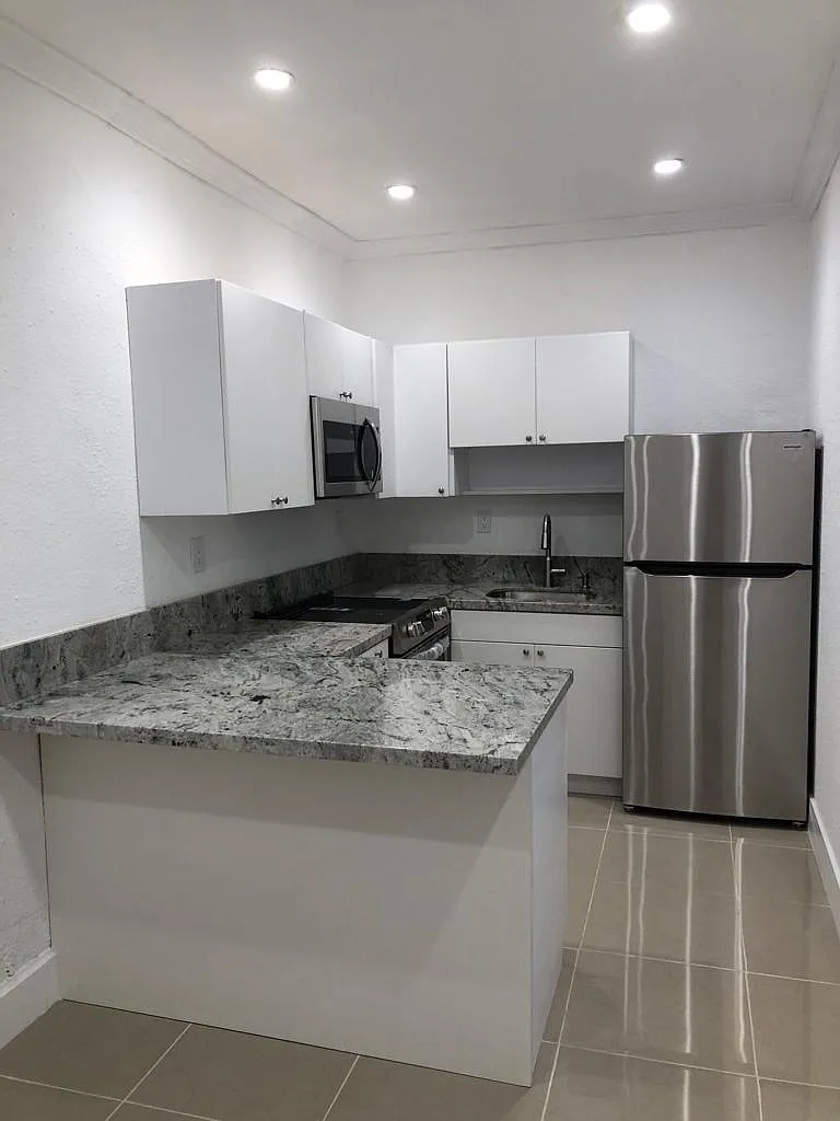 Mendoza Ave, Coral Gables — Photo 2