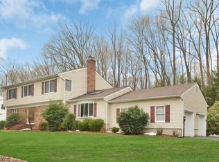 11 Lantern Ln, Ramsey, NJ 07446