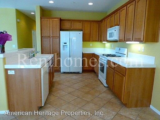 3rd image of 305 Island Way Unit 5