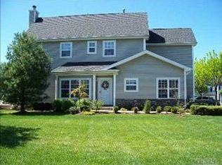 2 Kensington Dr, Smithtown, NY 11787