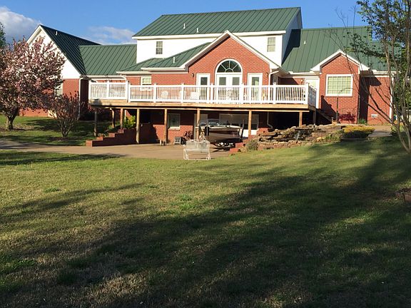 Large deck overlooking back