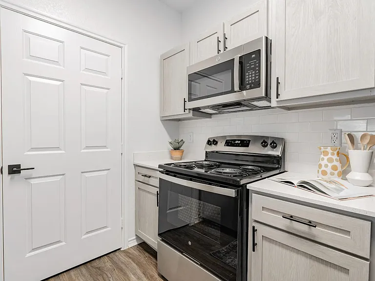 9th Street Apartments — Photo 12