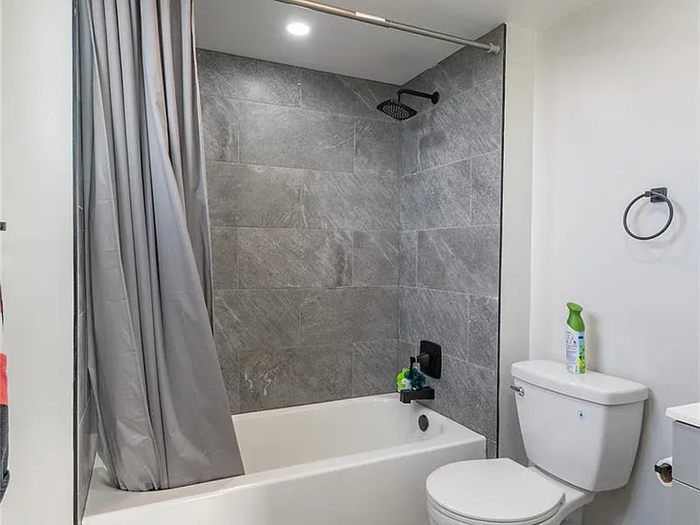 119 Royal Park Dr #4H — Photo 22