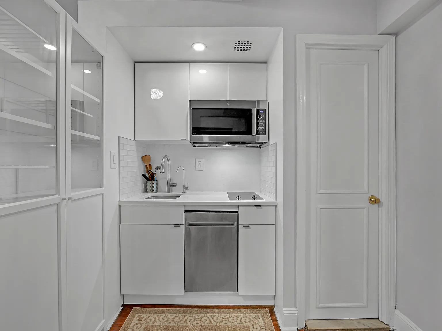 25 Tudor City Place — Photo 2
