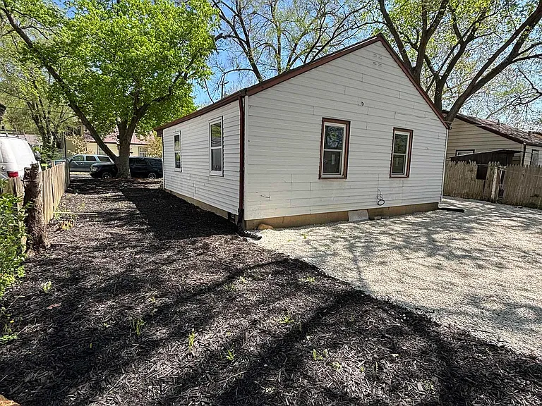 1703 N Valley Ave — Photo 13
