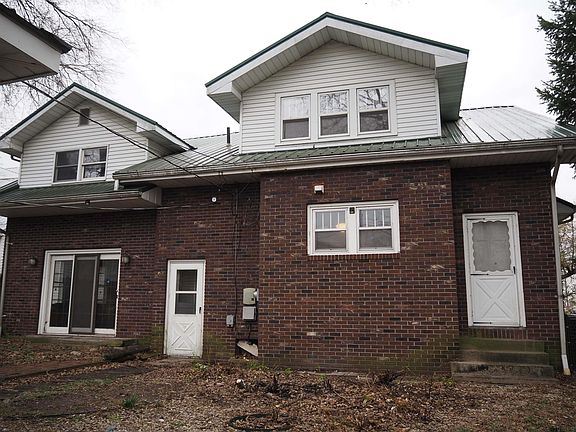 2nd image of 822 Barnett St