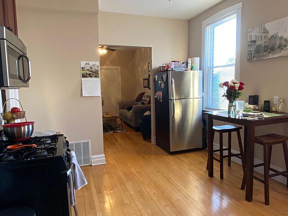 3rd image of 1725 N Hermitage Ave #1R