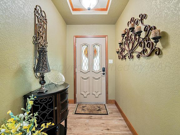 4th image of 215 Somerset St