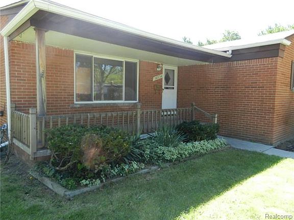 3rd image of 30534 Whittier Ave