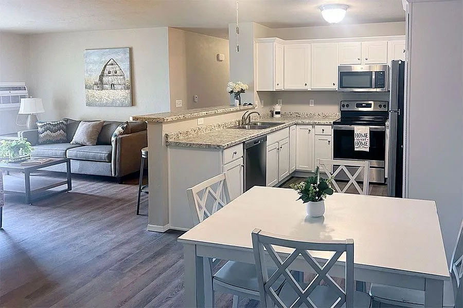 PRAIRIE VIEW ESTATES — Photo 3