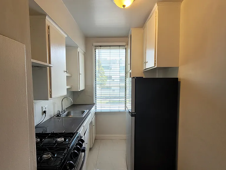 Oakhurst Apartments — Photo 17