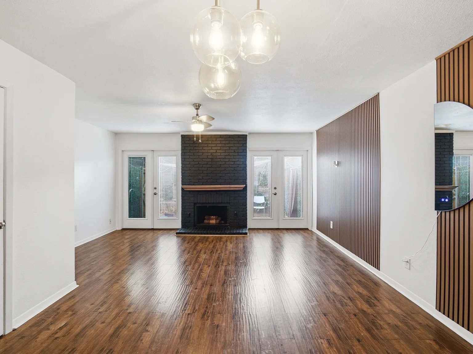 2 bed, 983 sqft, $2,300 — Photo 3