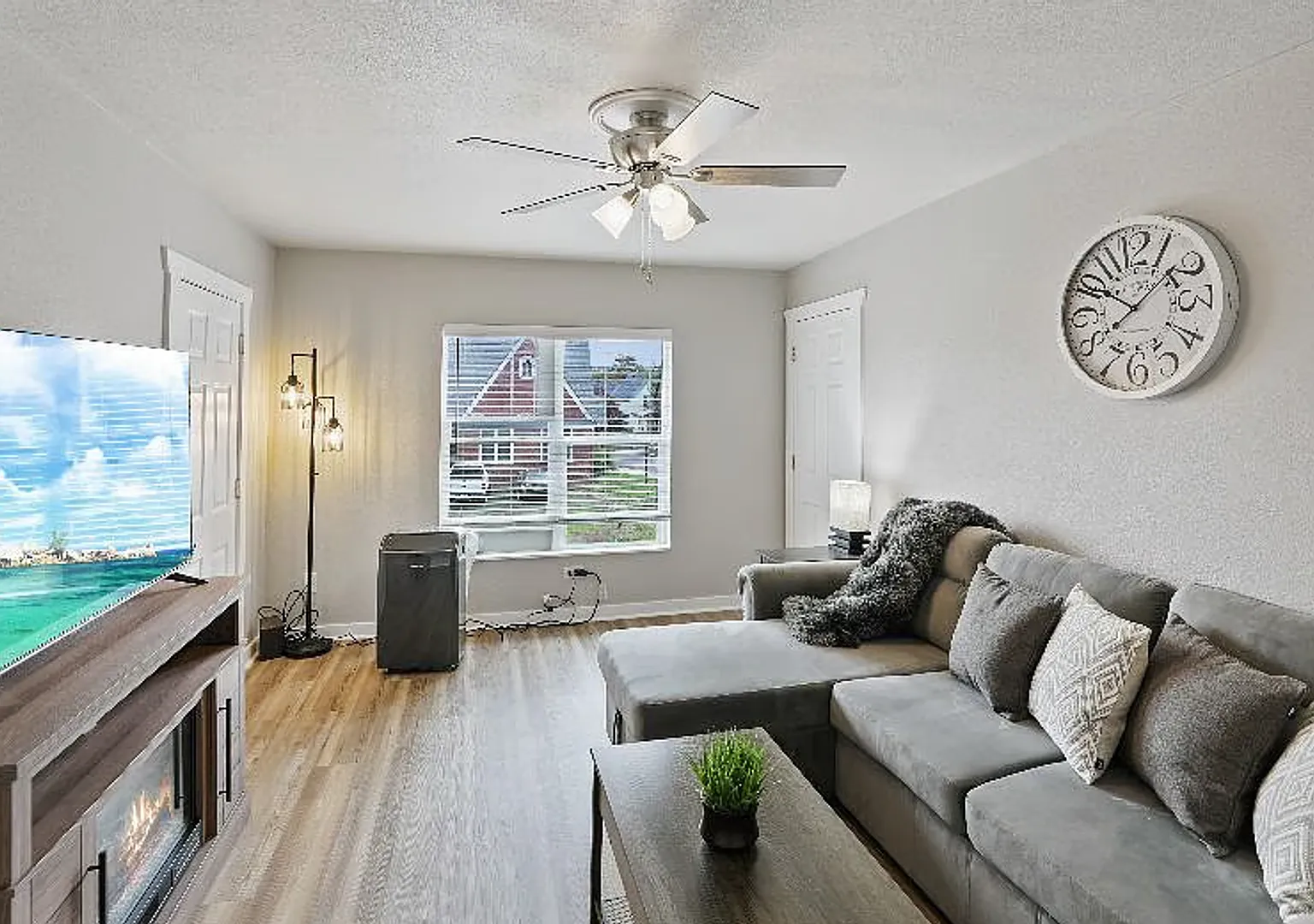 1001 N Elm St — Photo 1