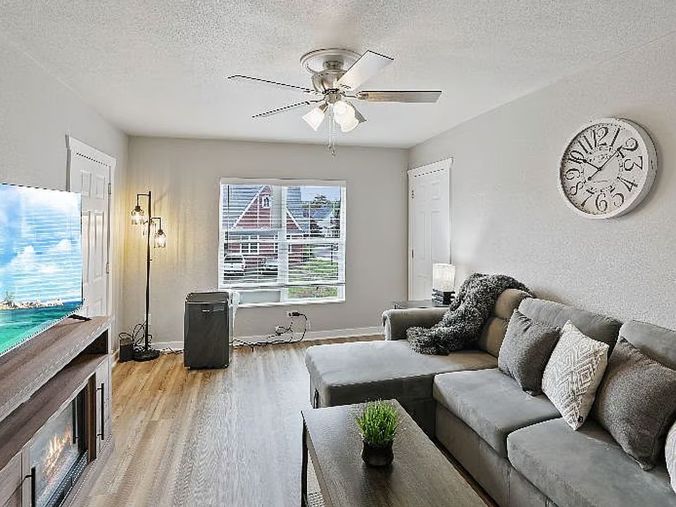 1st image of 1001 N Elm St #3