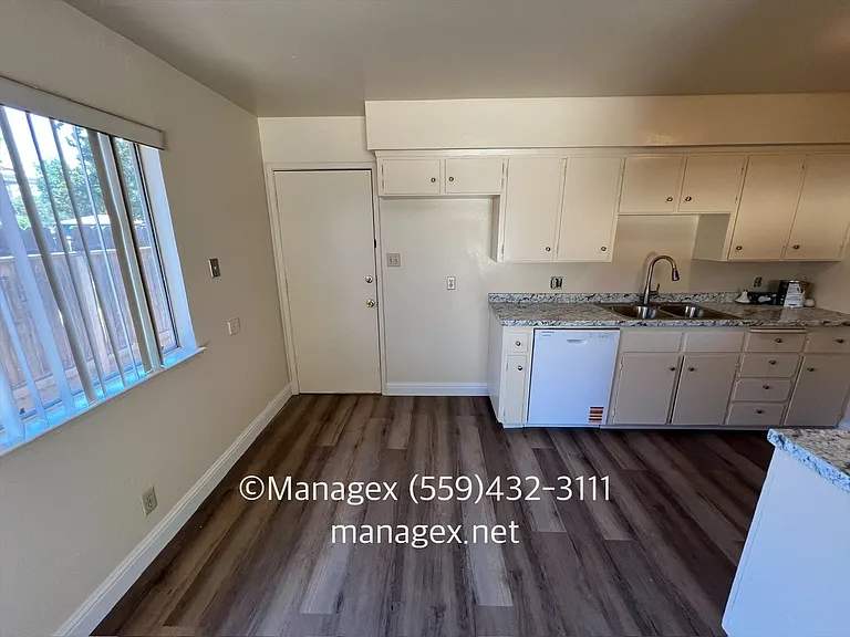 1828 W Gettysburg Ave — Photo 2