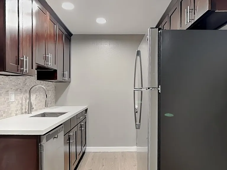 1105 S Woodlawn St #2 — Photo 7