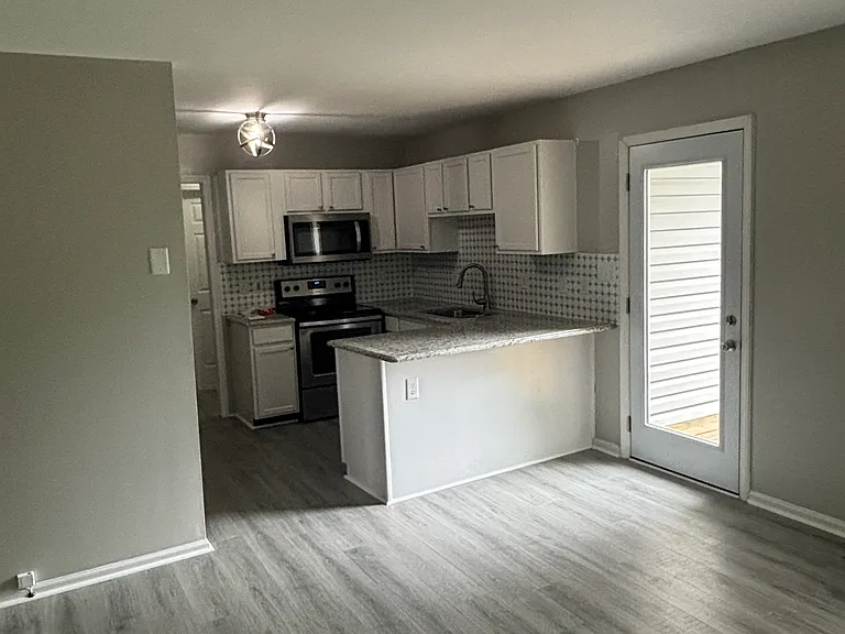 405 E Oakwood St — Photo 8
