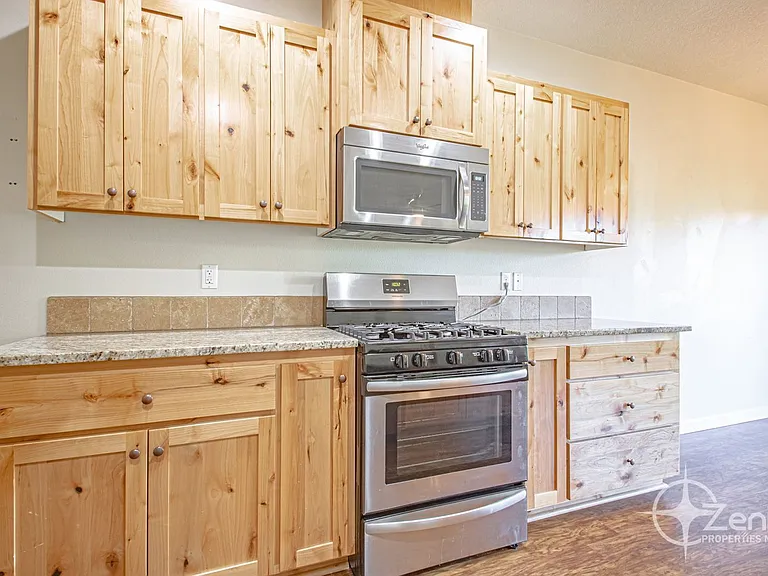 188 N 41st Pl — Photo 9