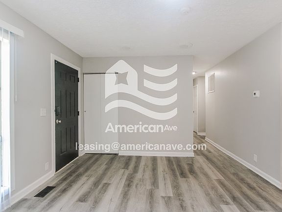 1703970_003_wm_-_living_room_12995643.jpg