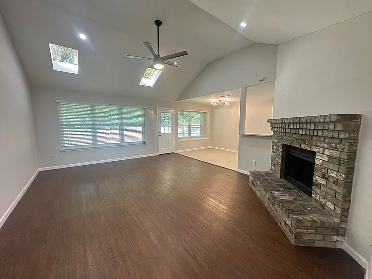 7814 Bob White Dr — Photo 4