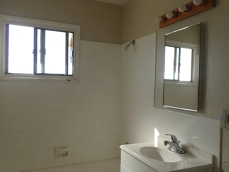 229 Kasmir St — Photo 7