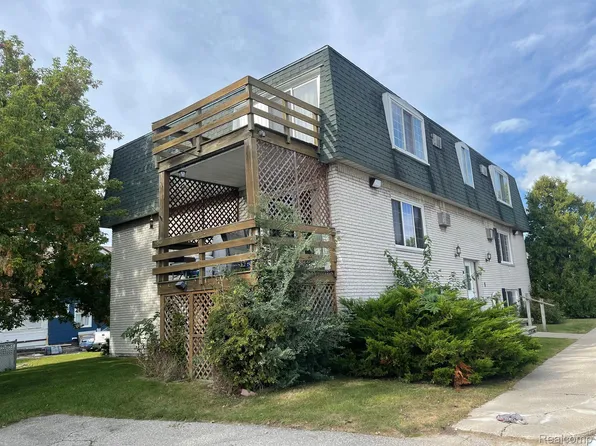 2008 Military St APT 17, Port Huron, MI 48060