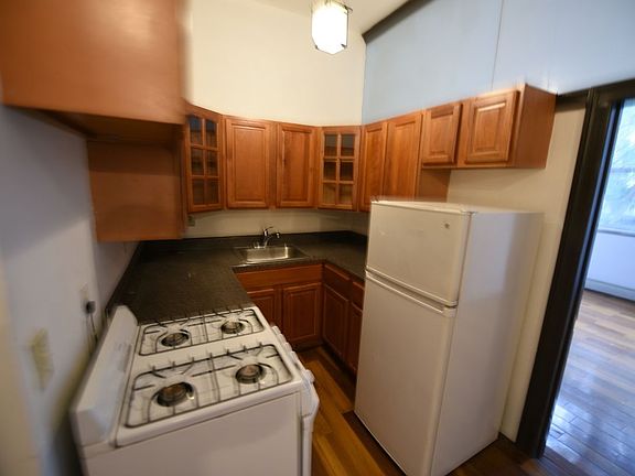 5th image of 164 Manhattan Ave #5A