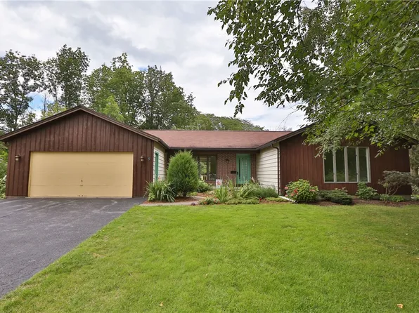 8 Deertrack Ln, Brockport, NY 14420