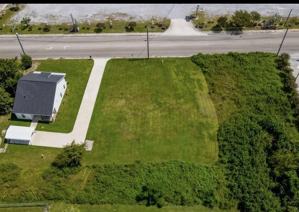 2nd image of 611 Broad Ave