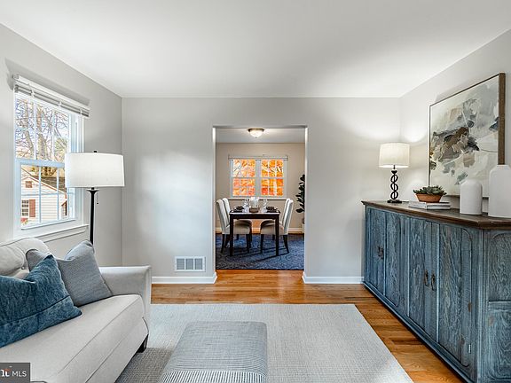 4th image of 37 Lamberts Ln