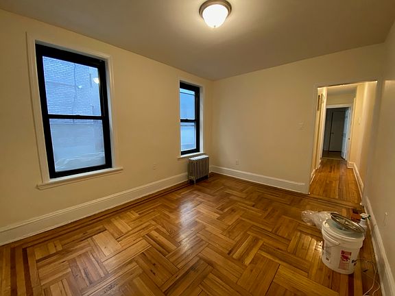 5th image of 3049 Crescent St APT H3a3