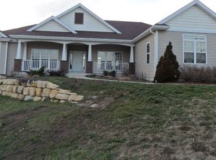 1004 Glen View Ct, Mount Horeb, WI 53572