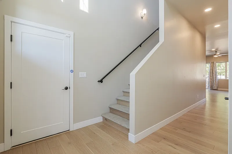 3 bed, 2.5 bath, 1804 sqft, $3,000 — Photo 2