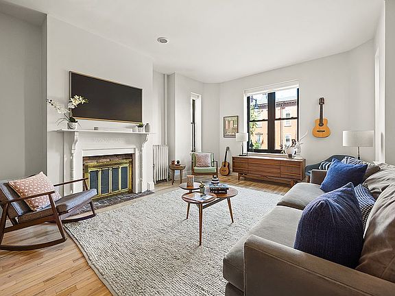 3rd image of 679 Vanderbilt Ave APT 2R