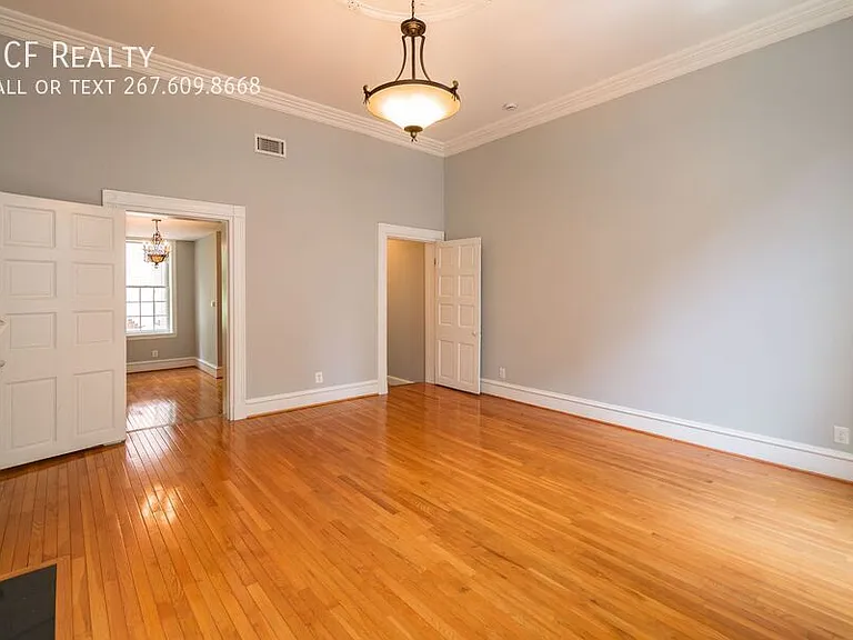 535 Spruce St #B — Photo 4