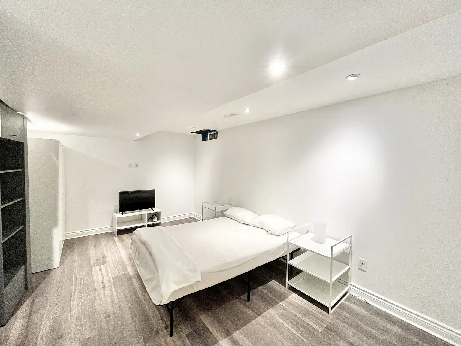 2 bed, 800 sqft, $2,000 — Photo 2