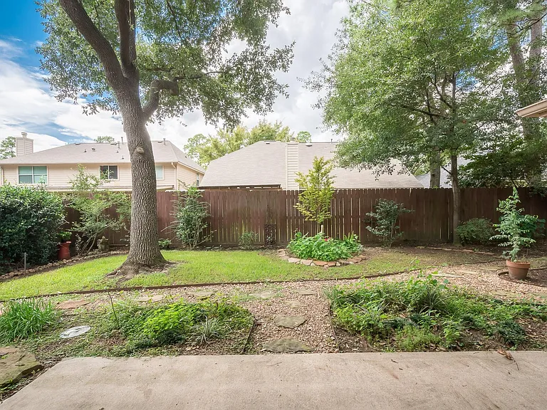 16015 Lausanne Dr — Photo 24