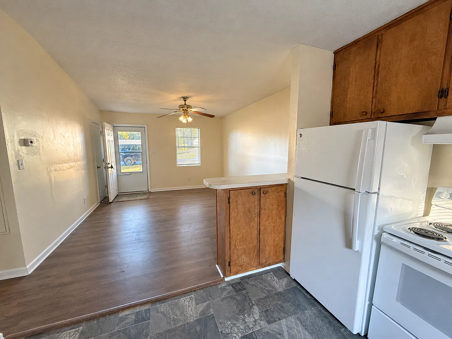 Two bed, 1 bath single level apartment in Graham — Photo 2