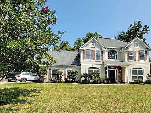 3rd image of 6934 Laurel Wood Dr