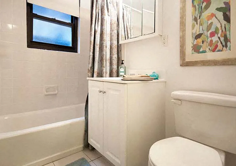 Harvard Terrace - Bathroom