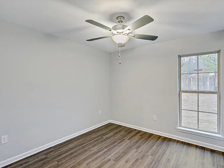 606 Diamond Way — Photo 6